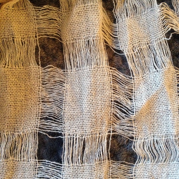 Urban Outfitters Deena & Ozzy Tan Circle Scarf - Picture 4 of 8